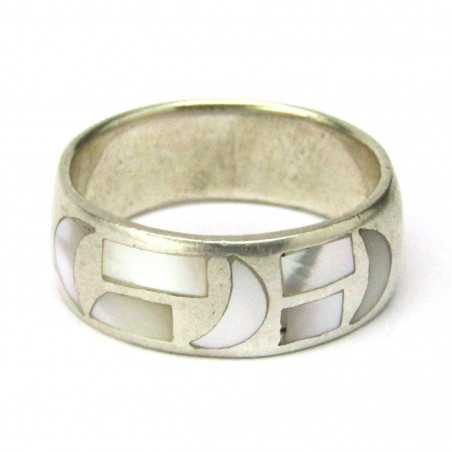 Stříbrný prsten s perletí