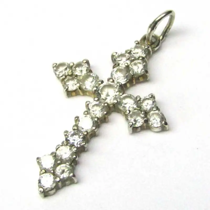 Stříbrný přívěsek kříž s křišťálem