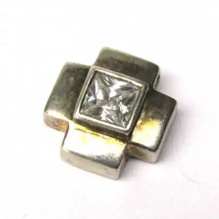 Stříbrný přívěsek kříž s křišťálem