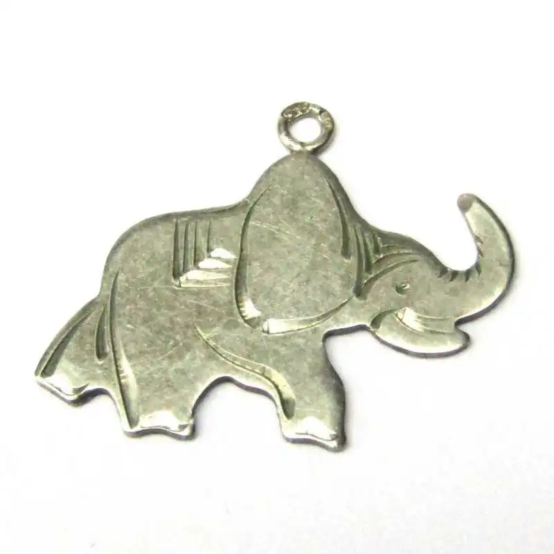 Stříbrný přívěsek slon
