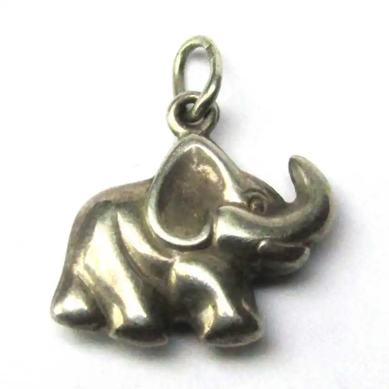 Stříbrný přívěsek slon