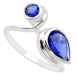 Stříbrný prsten s iolitem