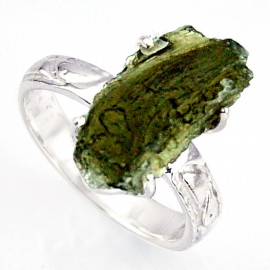 Stříbrný prsten s vltavínem