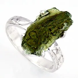 Stříbrný prsten s vltavínem