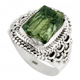 Stříbrný prsten s vltavínem