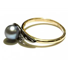 14 kt zlatý prsten s perlou a brilianty