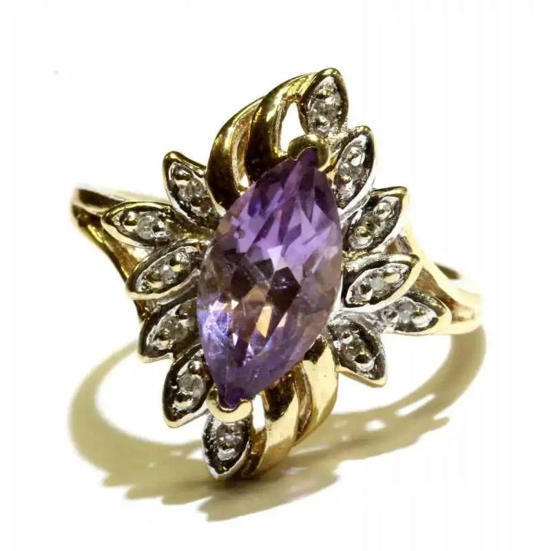 Prsten s ametystem a brilianty s obsahem zlata