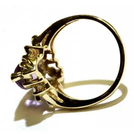 Prsten s ametystem a brilianty s obsahem zlata