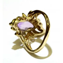 Prsten s ametystem a brilianty s obsahem zlata