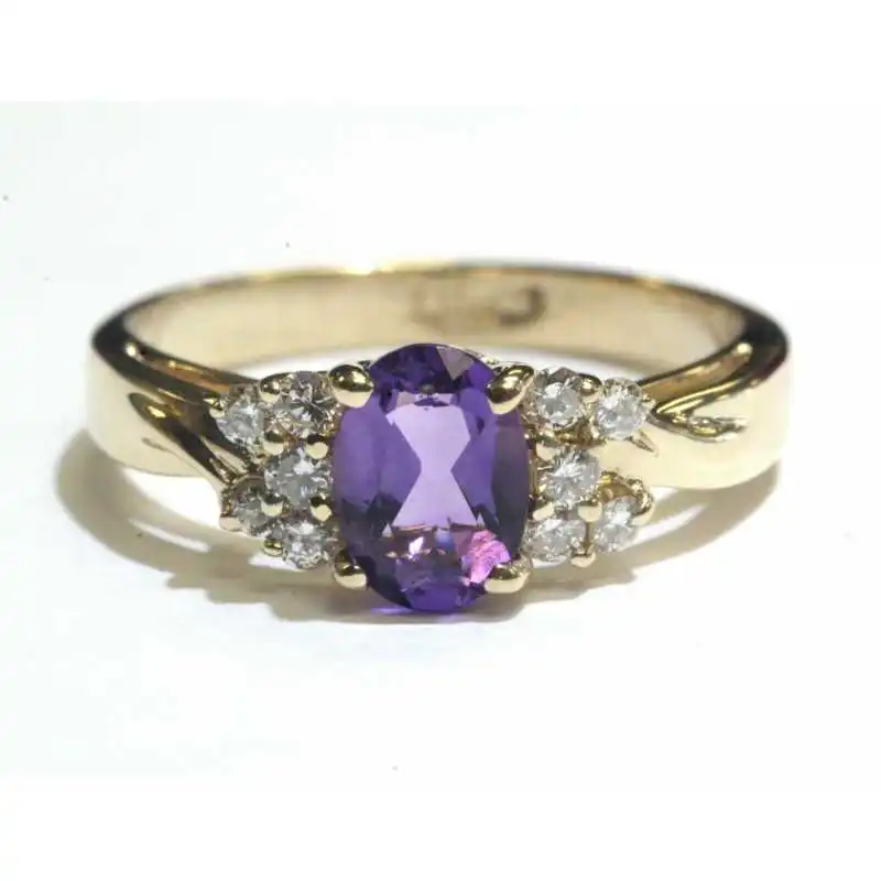 14 kt zlatý prsten s ametystem a brilianty