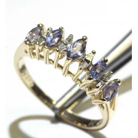 14 kt zlatý prsten s iolitem a brilianty