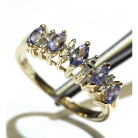 14 kt zlatý prsten s iolitem a brilianty