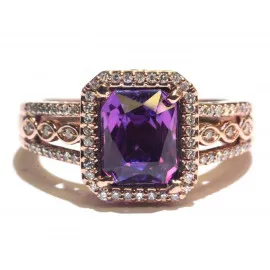 Prsten s ametystem a brilianty s obsahem zlata