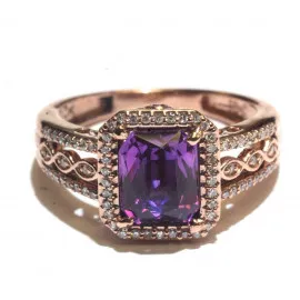 Prsten s ametystem a brilianty s obsahem zlata