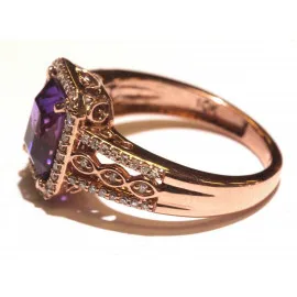 Prsten s ametystem a brilianty s obsahem zlata