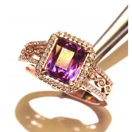 Prsten s ametystem a brilianty s obsahem zlata