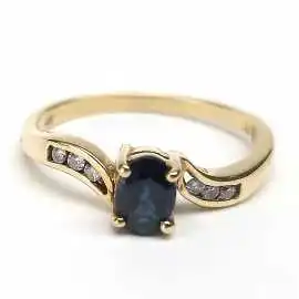 14 kt zlatý prsten se safírem a brilianty