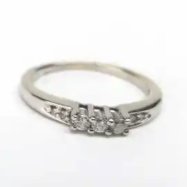 14 kt zlatý prsten s brilianty