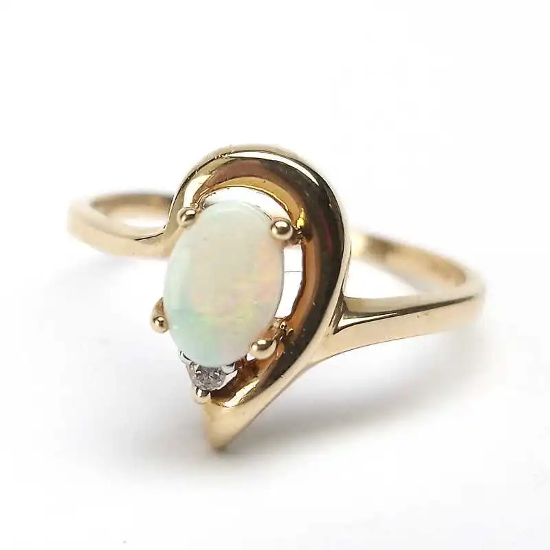 14 kt zlatý prsten s opálem a brilianty