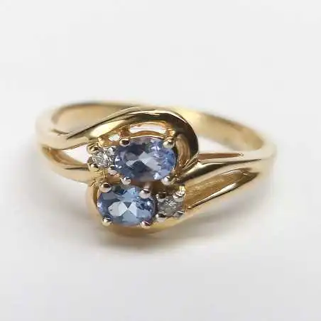 14 kt zlatý prsten s iolitem a brilianty
