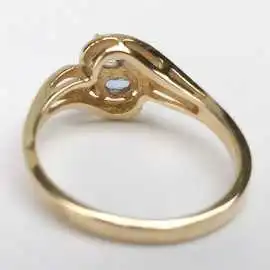 14 kt zlatý prsten s iolitem a brilianty