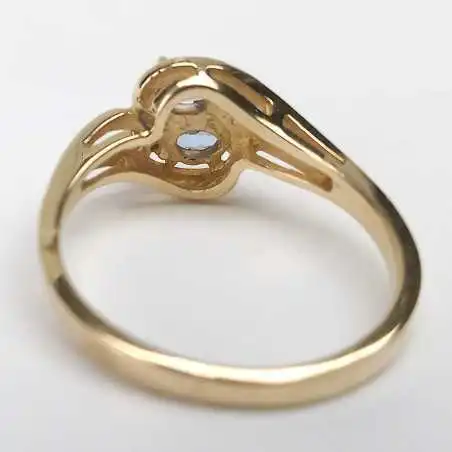 14 kt zlatý prsten s iolitem a brilianty