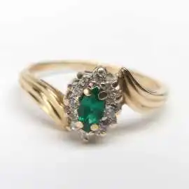 14 kt zlatý prsten se smaragdy a brilianty