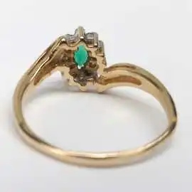 14 kt zlatý prsten se smaragdy a brilianty