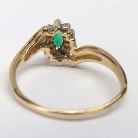 14 kt zlatý prsten se smaragdy a brilianty