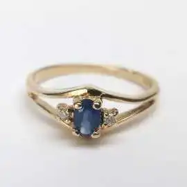 14 kt zlatý prsten se safírem a brilianty