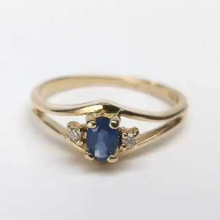 14 kt zlatý prsten se safírem a brilianty