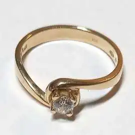 14 kt zlatý prsten se zirkonem