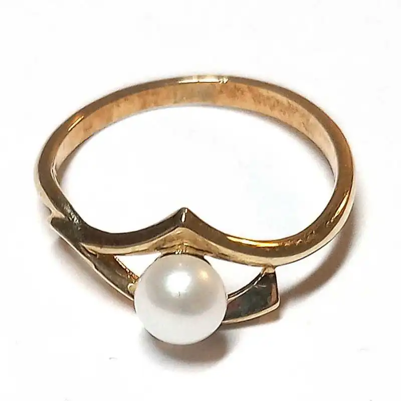 14 kt zlatý prsten s perlou