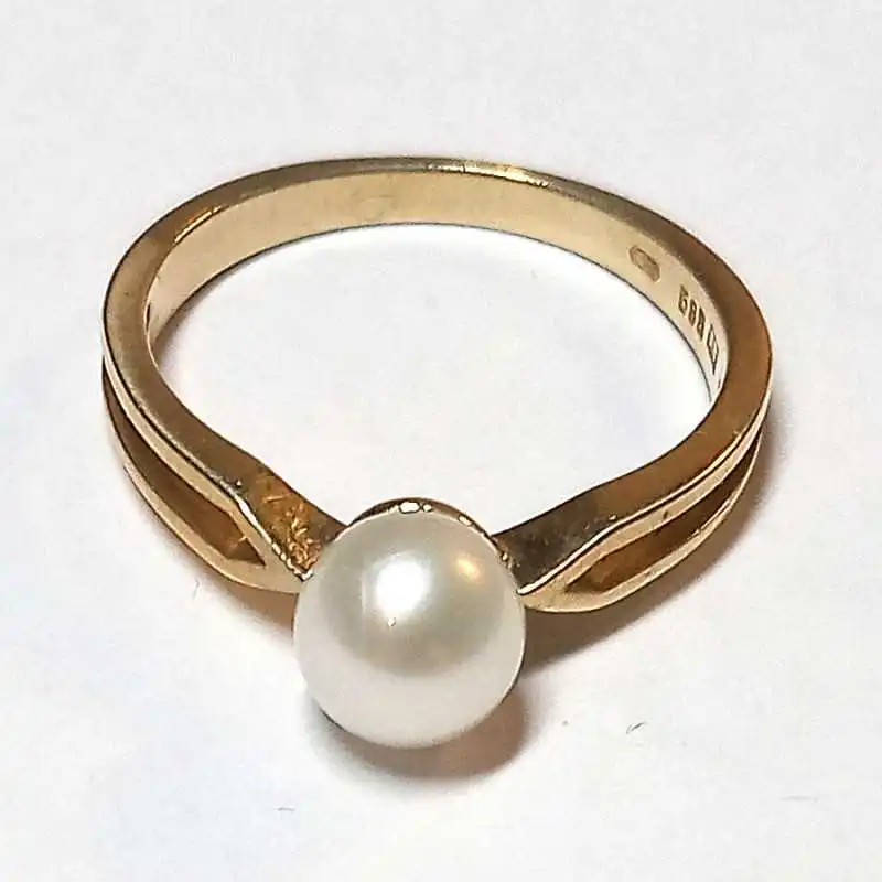 14 kt zlatý prsten s perlou