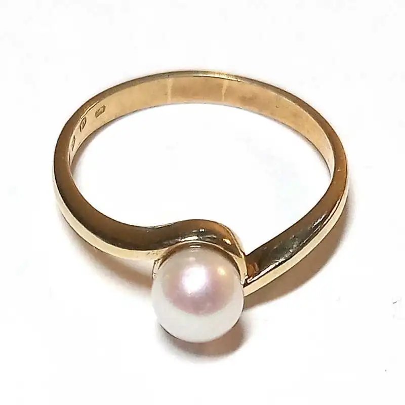 14 kt zlatý prsten s perlou