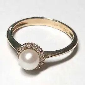 14 kt zlatý prsten s perlou a brilianty
