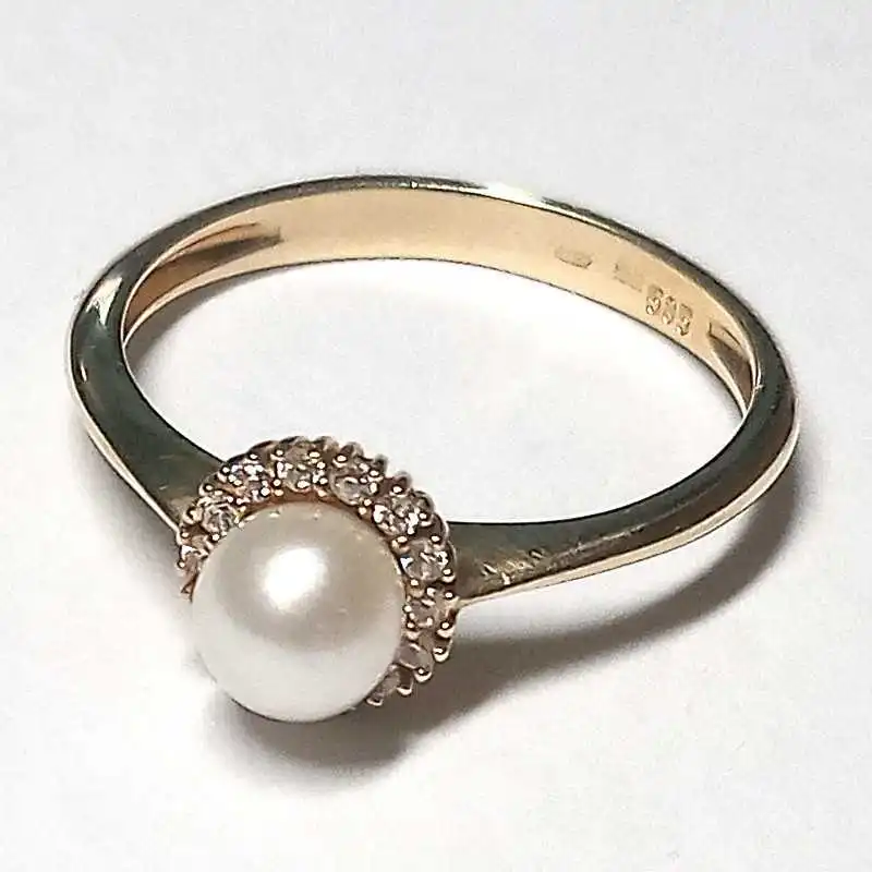 14 kt zlatý prsten s perlou a brilianty