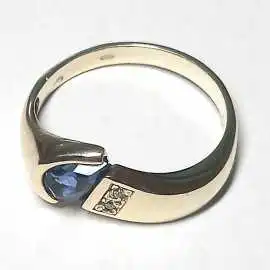 14 kt zlatý prsten s topazem