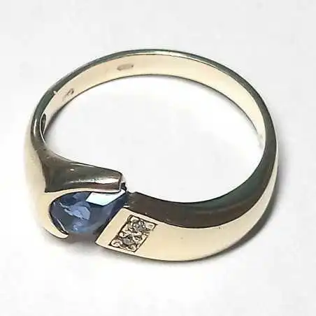 14 kt zlatý prsten s topazem