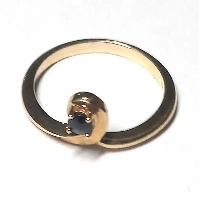 14 kt zlatý prsten s českým granátem