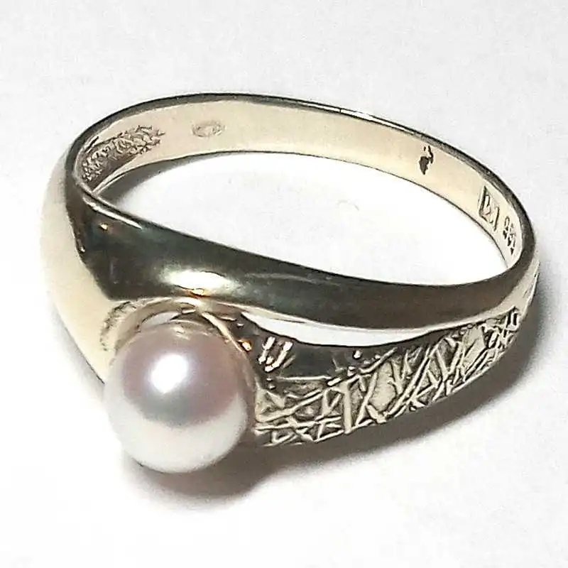 14 kt zlatý prsten s perlou