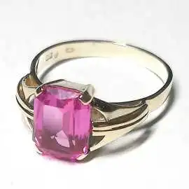 14 kt zlatý prsten se spinelem