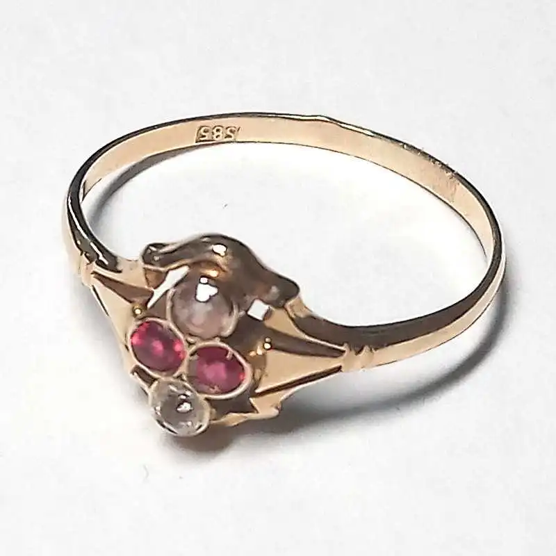 14 kt zlatý prsten s drahými kameny