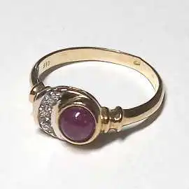 14 kt zlatý prsten s rubínem a brilianty