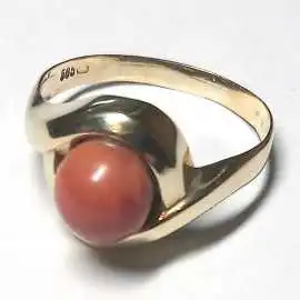 14 kt zlatý prsten s mořským korálem