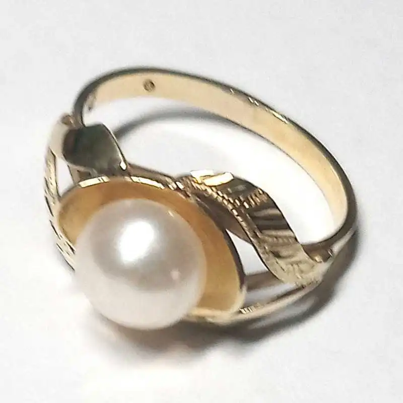 14 kt zlatý prsten s perlou