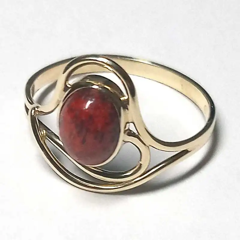 14 kt zlatý prsten s mořským korálem