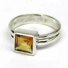 Stříbrný prsten s citrínem