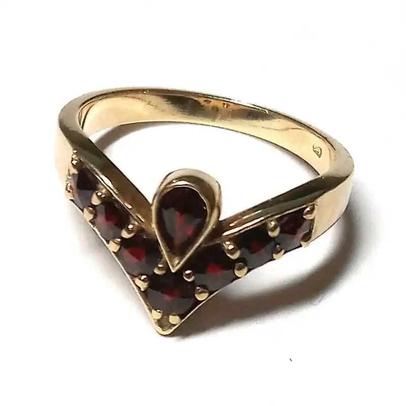 14 kt zlatý prsten s českými granáty