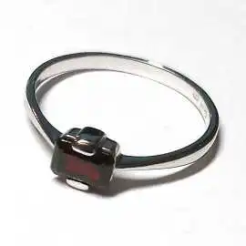 14 kt zlatý prsten s almandínem